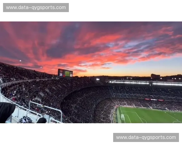 白衣胜雪，蓝白风骨：伯纳乌之巅的西甲诗篇